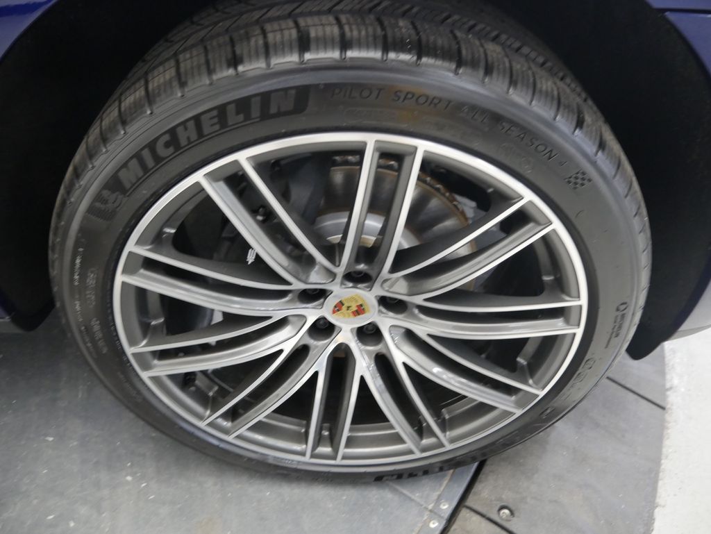 Thumbnail: 2026 Porsche Macan - 16