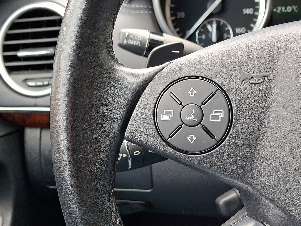 2011 Mercedes-Benz GL-Class GL 550 22