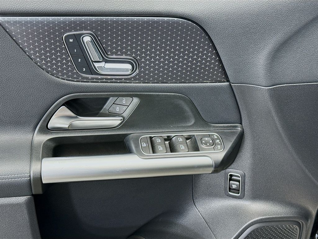 Thumbnail: 2025 Mercedes-Benz GLA - 21