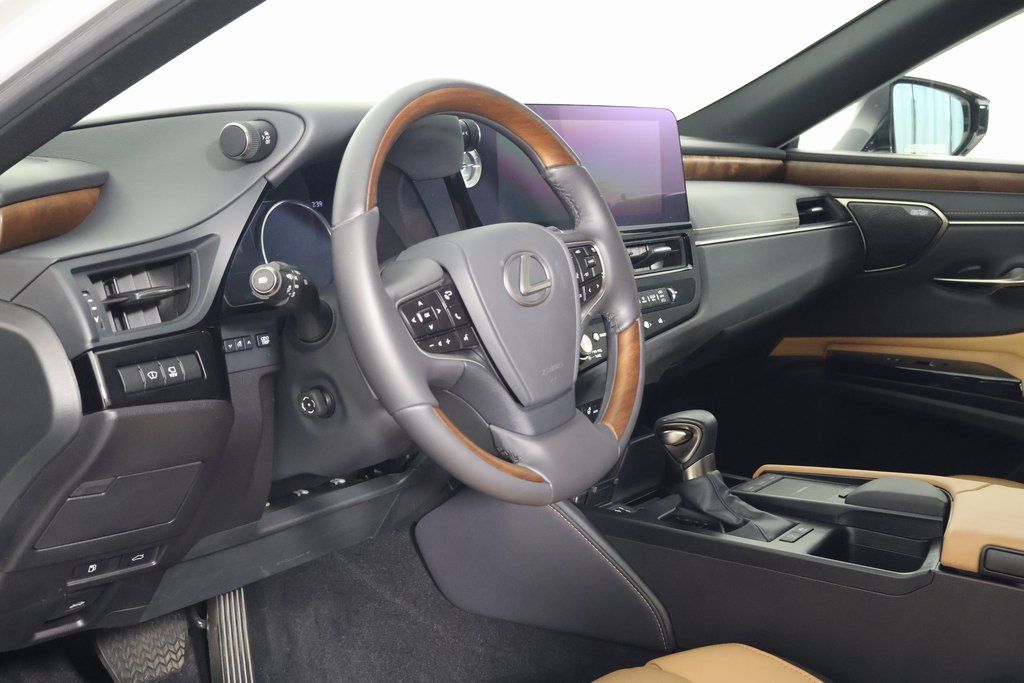 Thumbnail: 2022 Lexus ES - 8