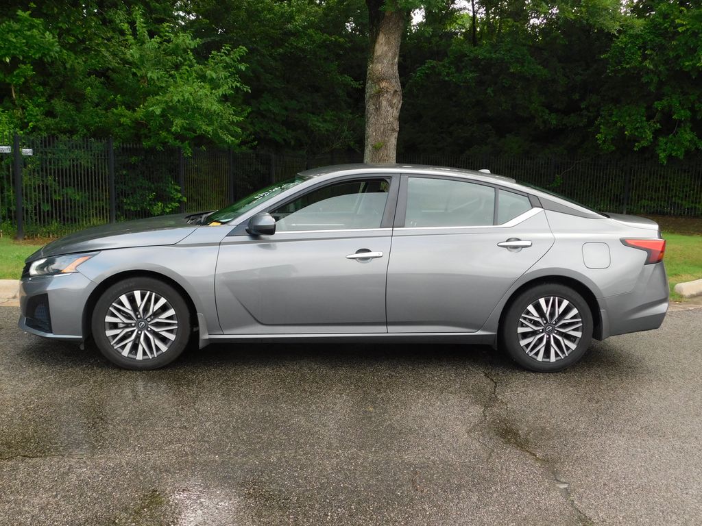 2023 Nissan Altima SV 2