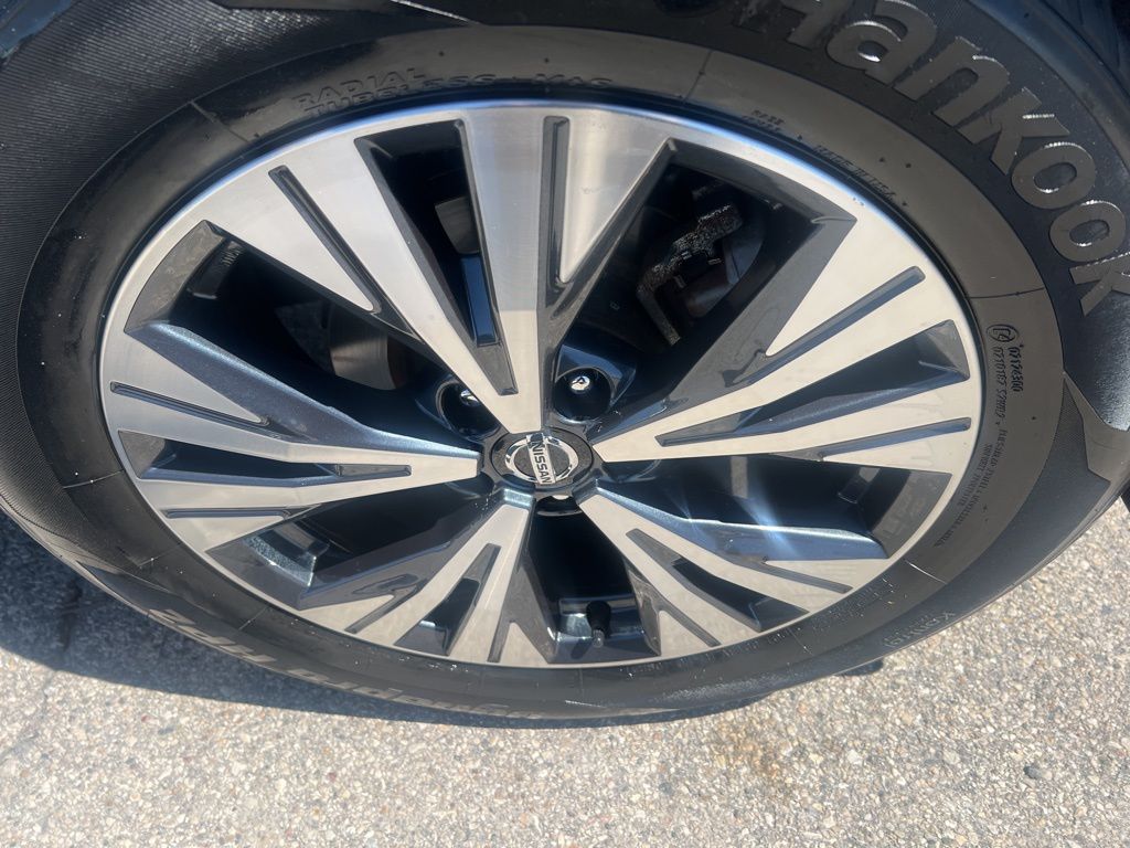 2021 Nissan Rogue SV photo