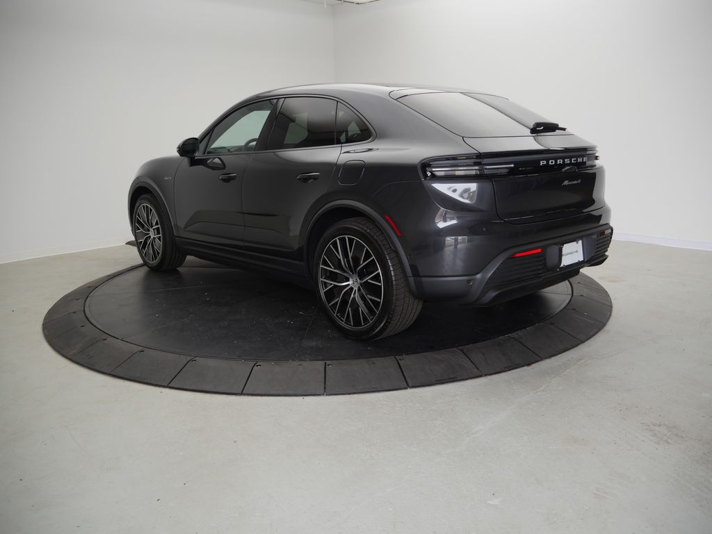 Thumbnail: 2026 Porsche Macan - 3