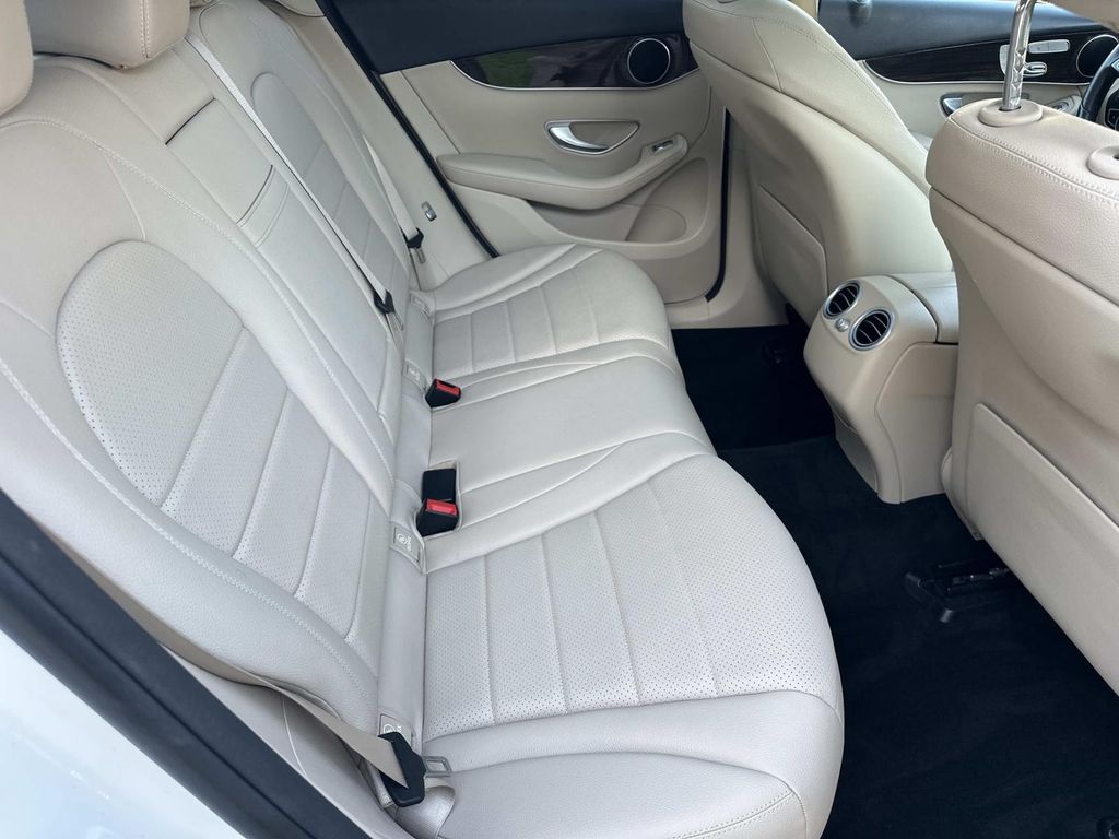 Thumbnail: 2018 Mercedes-Benz GLC - 23