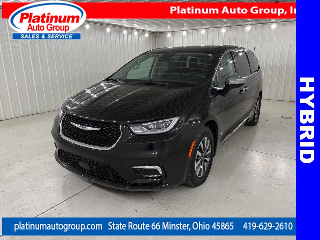 2023 Chrysler Pacifica Hybrid Limited Hybrid's photo