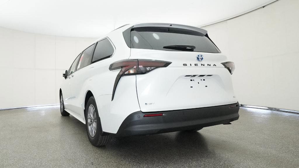 Thumbnail: 2025 Toyota Sienna - 5