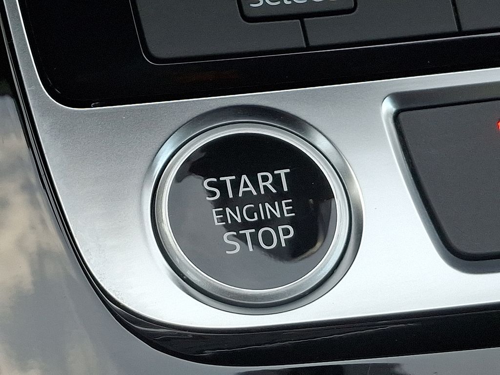 Thumbnail: 2023 Audi Q8 - 25