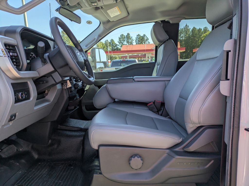 2025 Ford F-350 Chassis XL