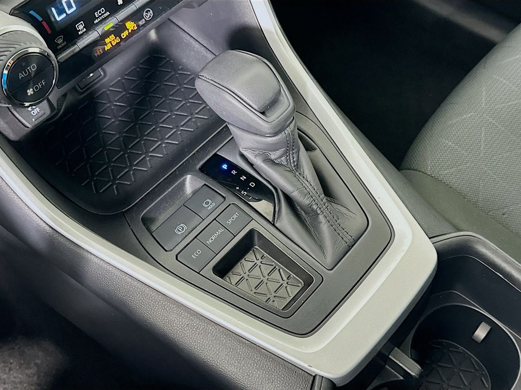 Thumbnail: 2025 Toyota RAV4 - 16