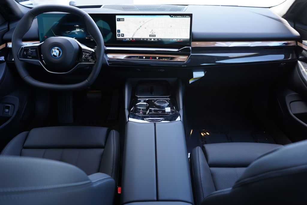 2025 BMW i5 xDrive40 14