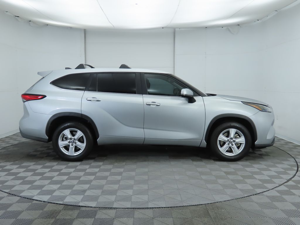 2023 Toyota Highlander LE 5
