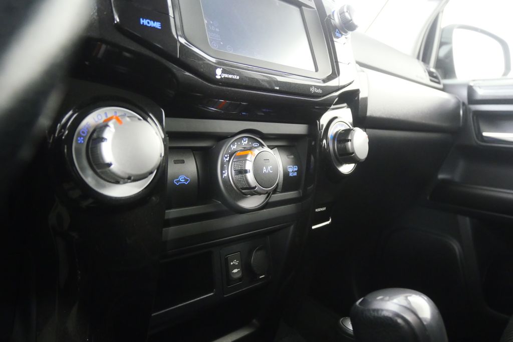 Thumbnail: 2014 Toyota 4Runner - 25