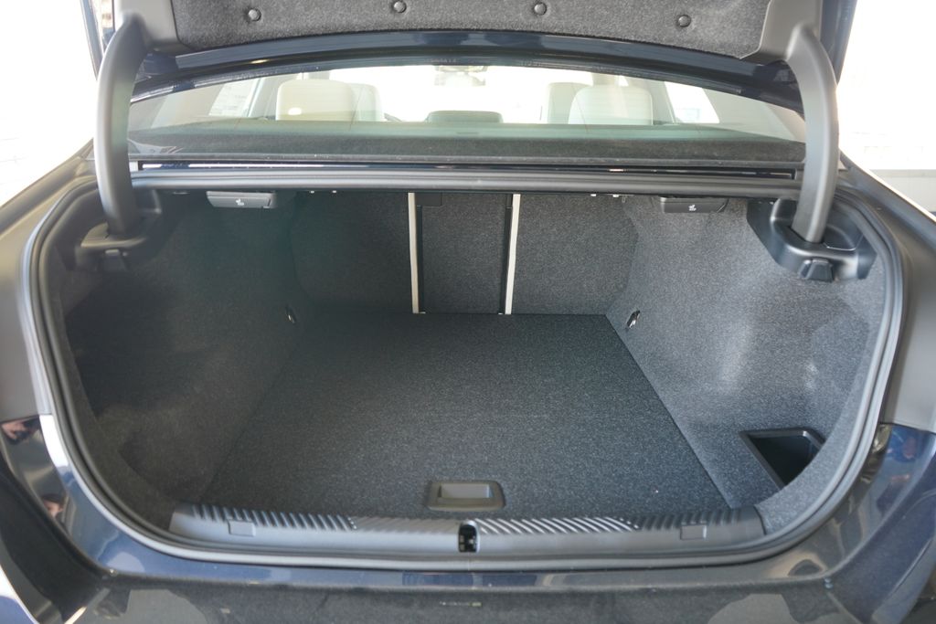 Thumbnail: 2026 BMW i5 - 21