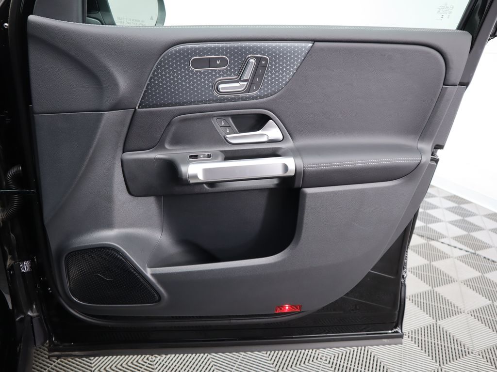 Thumbnail: 2025 Mercedes-Benz GLB - 26