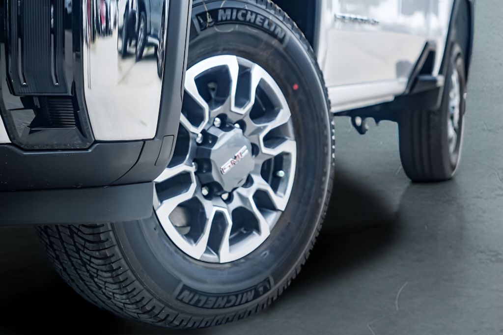 View vehicle photo 2