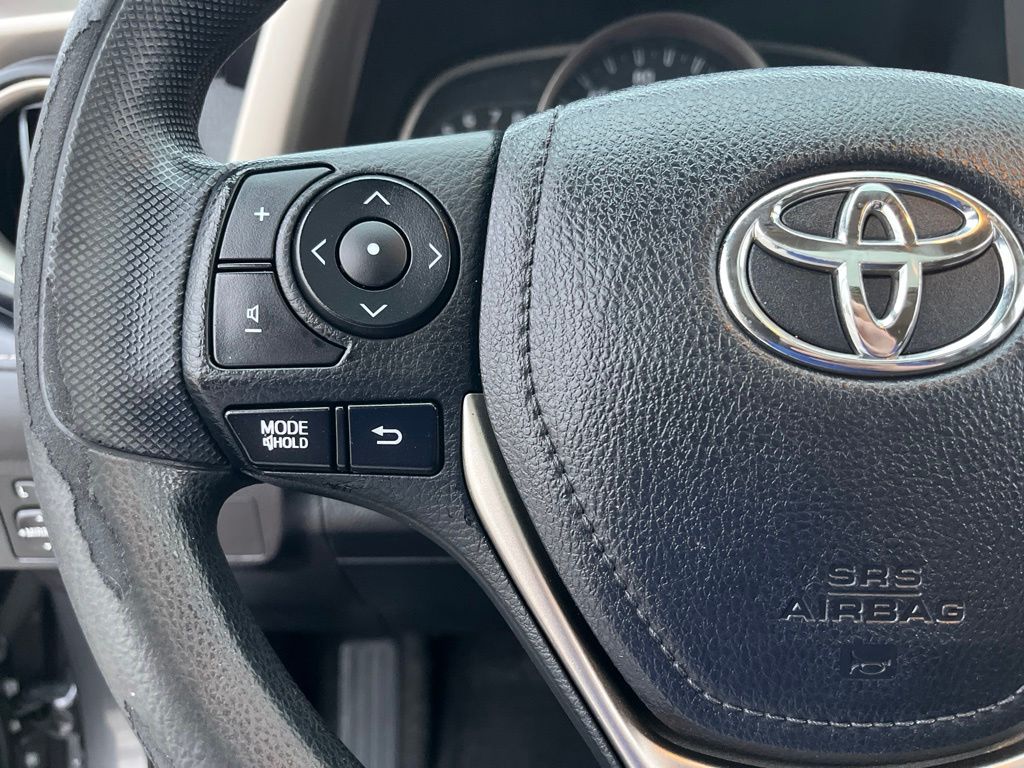 Thumbnail: 2015 Toyota RAV4 - 21