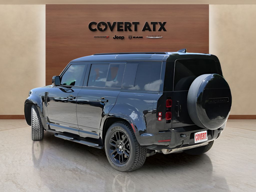 Used 2025  Land Rover X-Dynamic SE image 3
