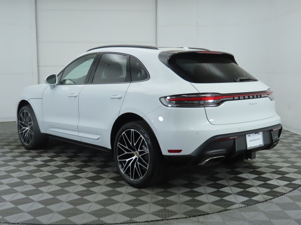 Thumbnail: 2025 Porsche Macan - 3