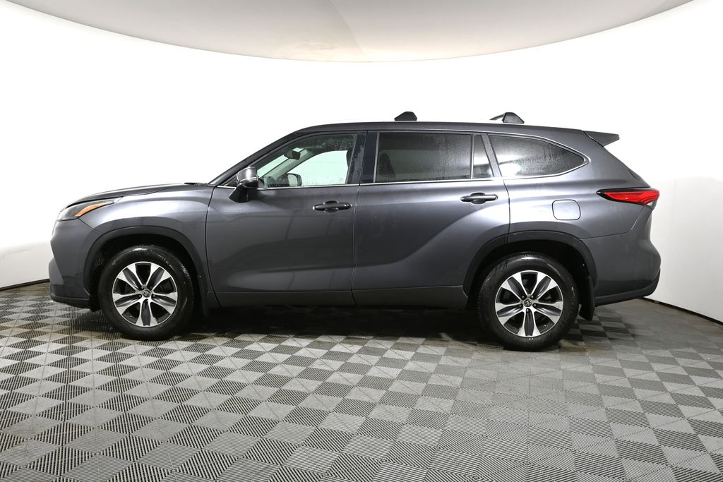Thumbnail: 2023 Toyota Highlander - 2