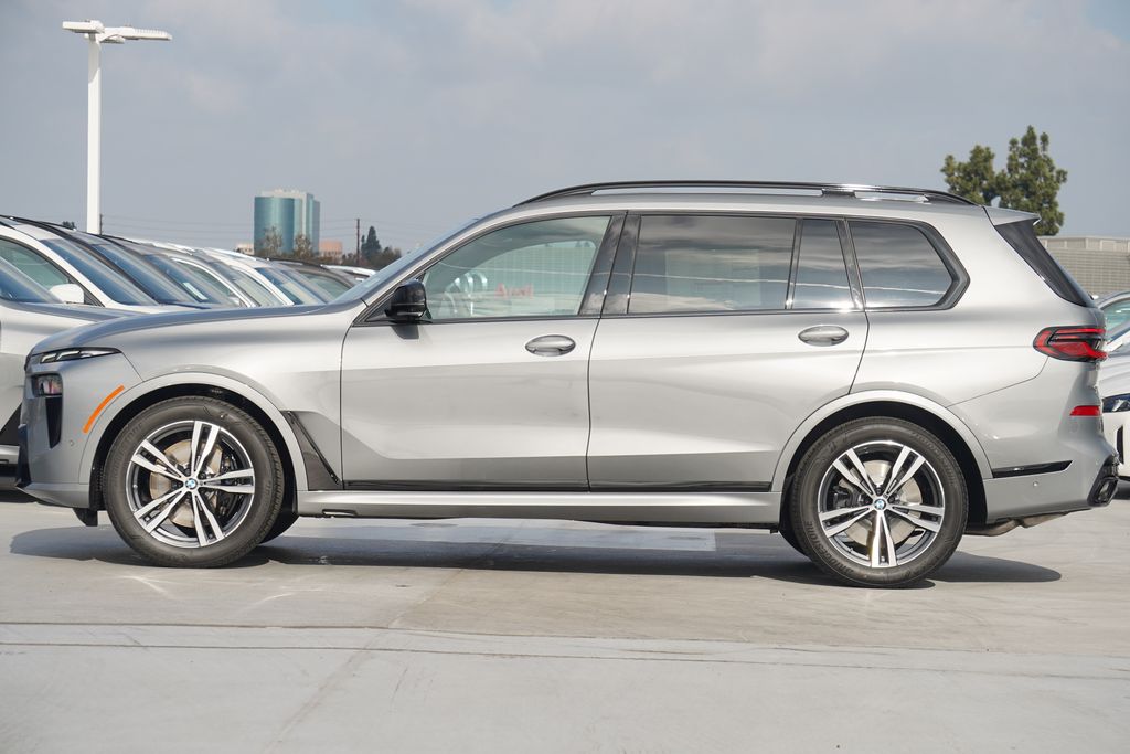 2025 BMW X7 M60i 4