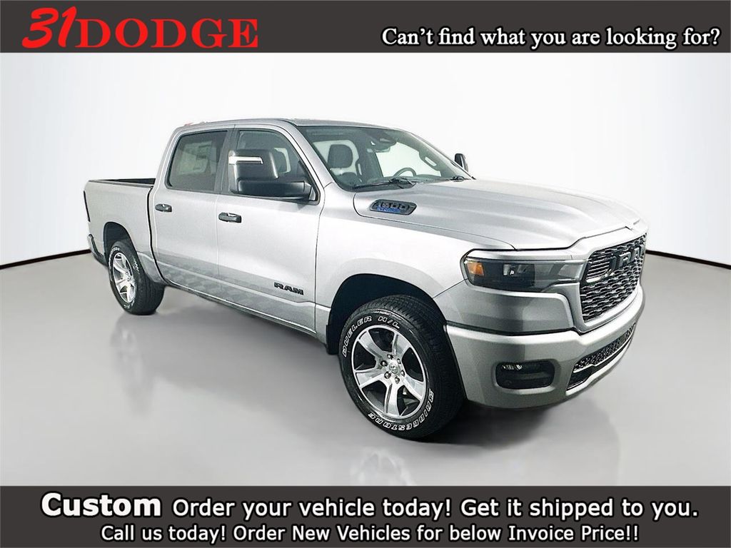 2025 RAM 1500 Express Crew Cab 4WD