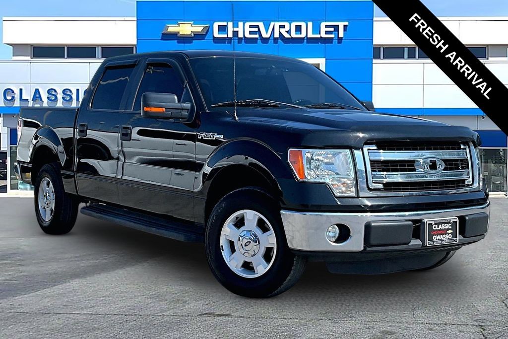Tuxedo Black Metallic 2014 Ford F-150 Pickup Truck 4X2 6-Speed Automatic
