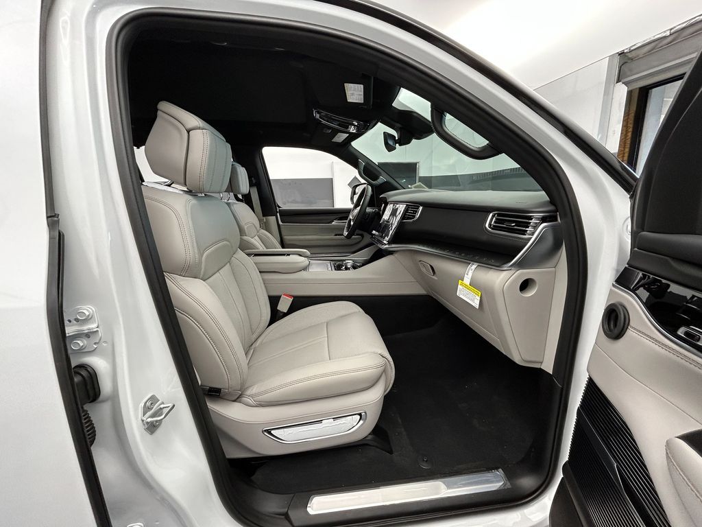 New 2026 Bright White Clearcoat Jeep Summit Obsidian image 43