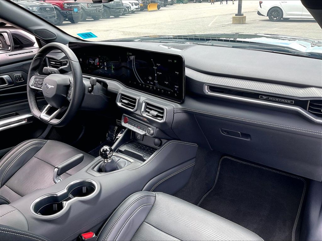 2024 Ford Mustang — photo 13