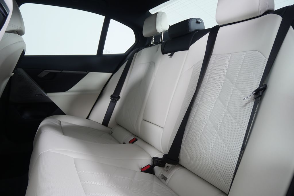 Thumbnail: 2025 BMW 5 Series - 15