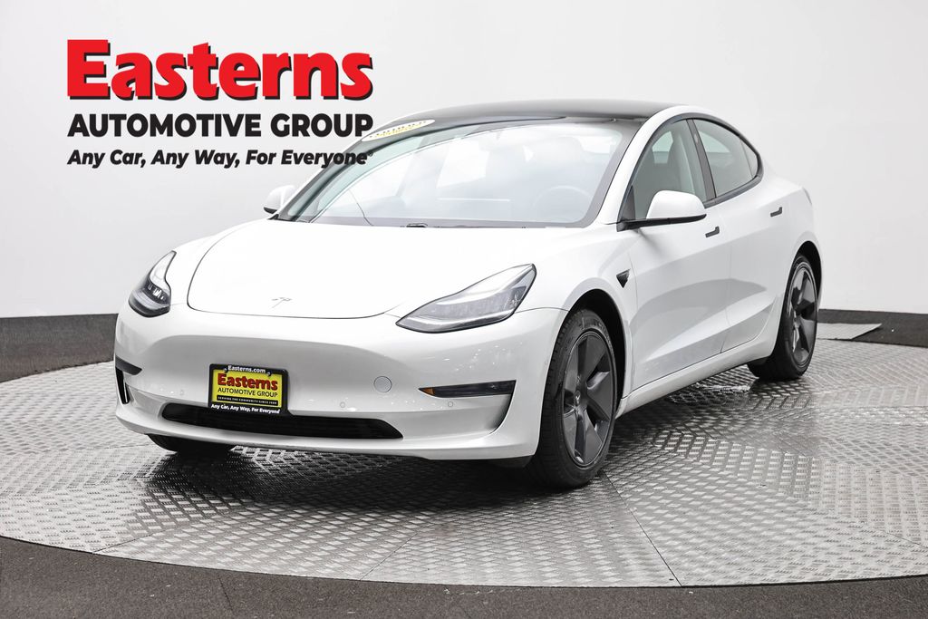 2021 Tesla Model 3 Standard Range Plus's photo