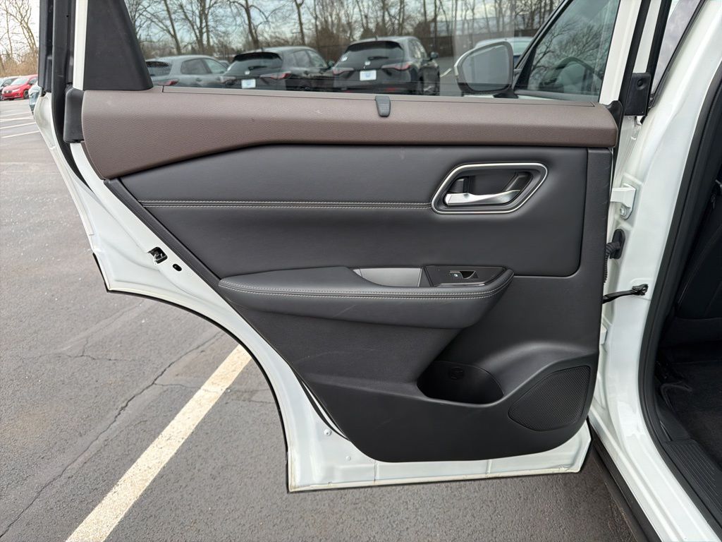 Thumbnail: 2022 Nissan Rogue - 21