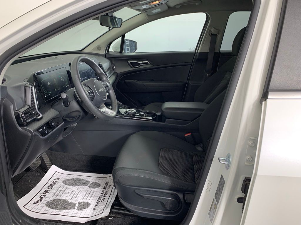 2023 Kia Sportage Hybrid LX photo 4