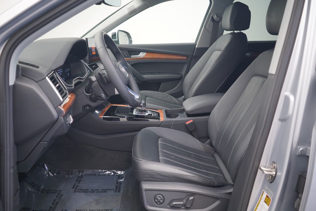 Thumbnail: 2023 Audi Q5 - 6