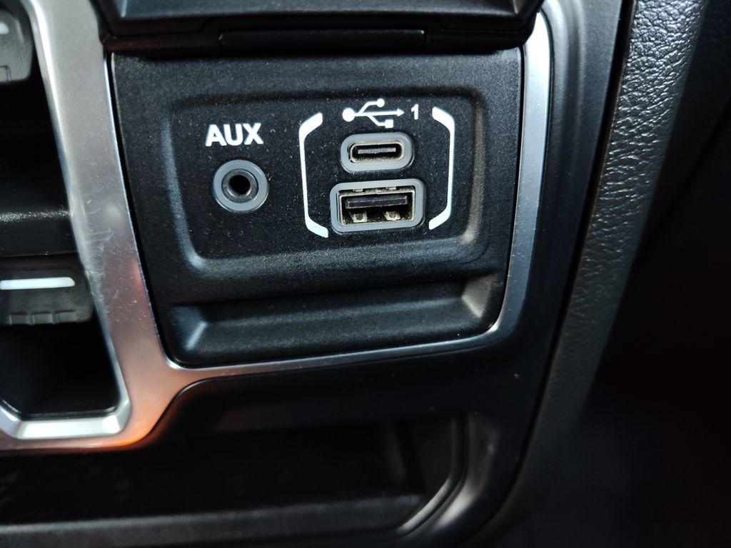 Used Car 2023 Jeep Gladiator  Overland For Sale Under $30,000 In Austin, Texas