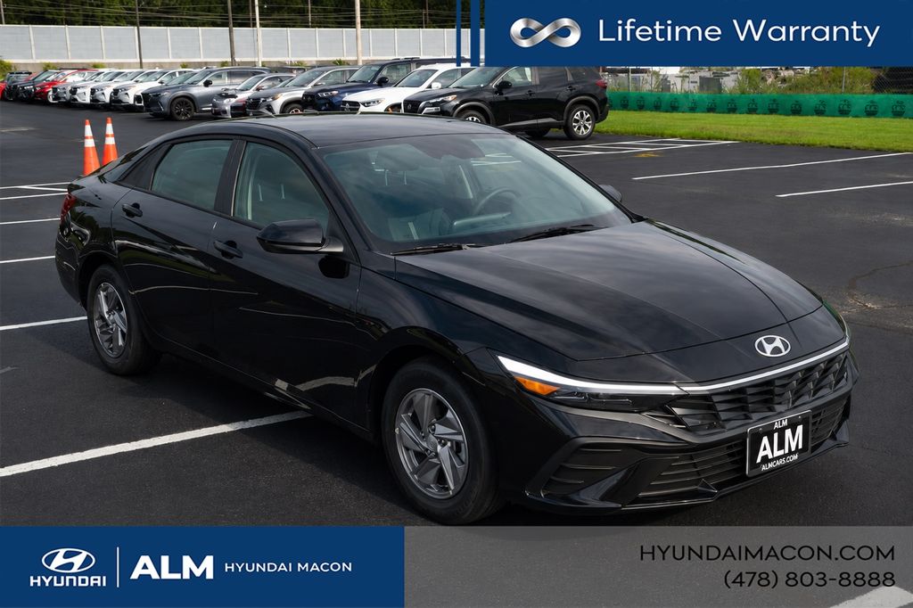 New 2026 Black Hyundai SE image 4