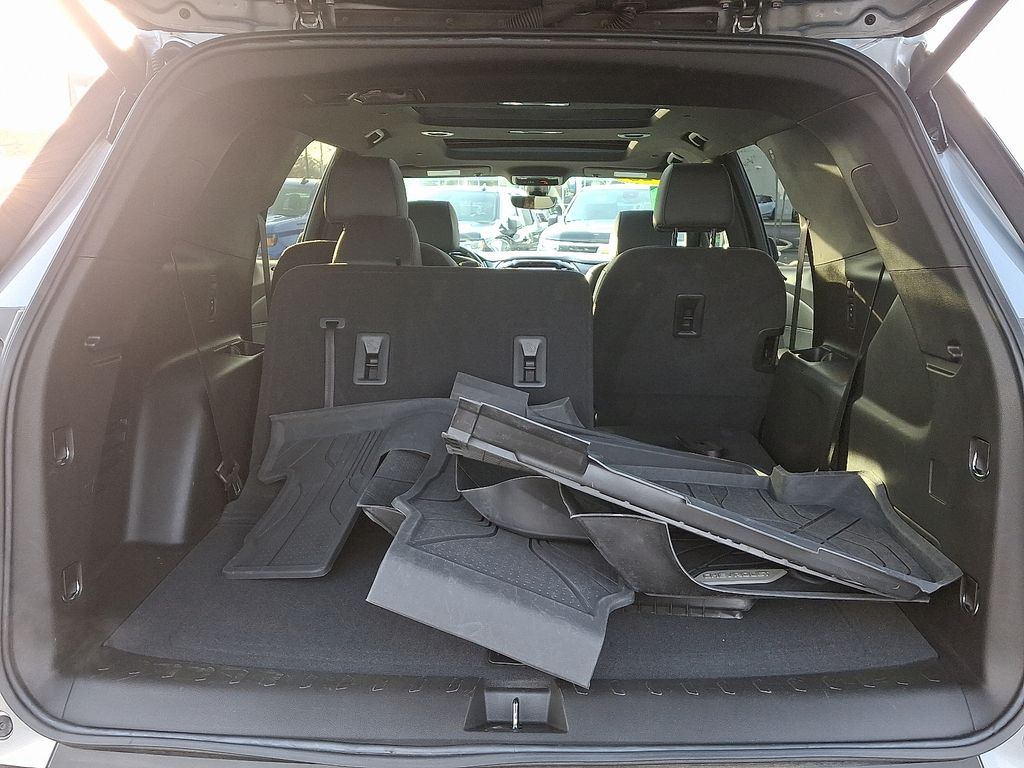 Thumbnail: 2023 Chevrolet Traverse - 32