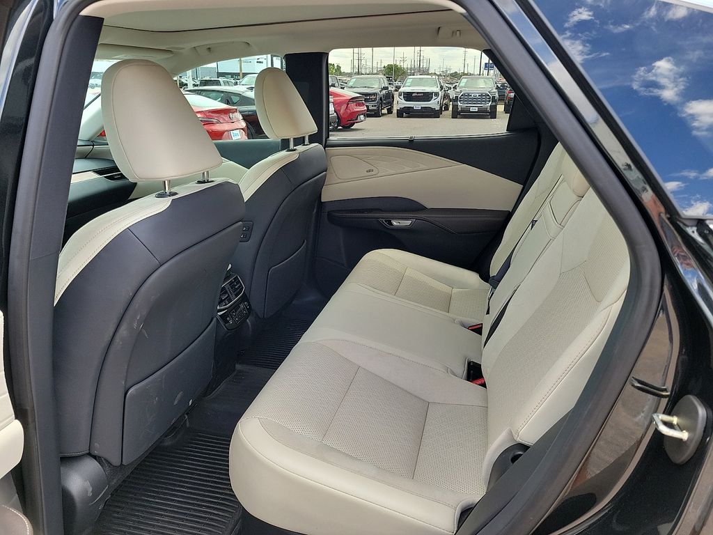 2026 Lexus RX 450h+ Luxury - 8