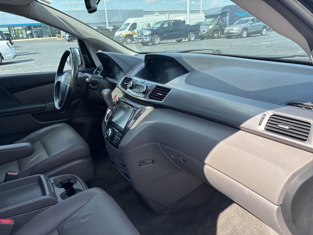 2015 Honda Odyssey Touring Elite photo 25