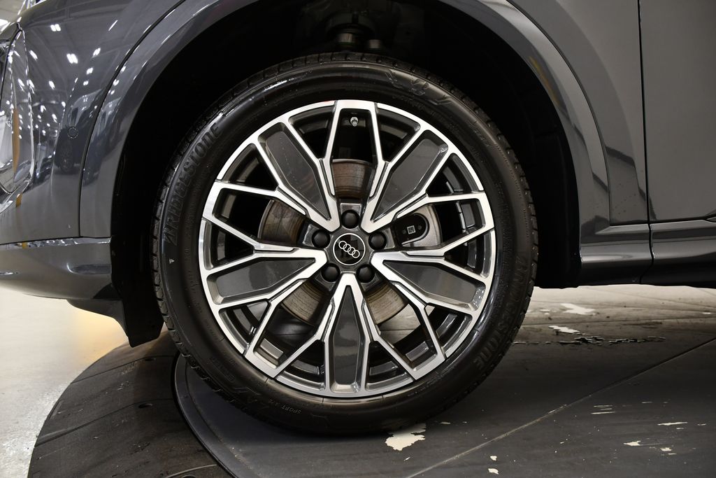 Thumbnail: 2025 Audi Q5 - 13