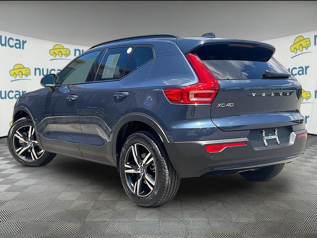 2026 Volvo XC40 — photo 4