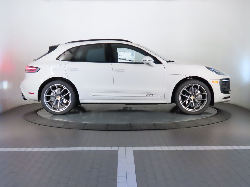 Thumbnail: 2025 Porsche Macan - 8