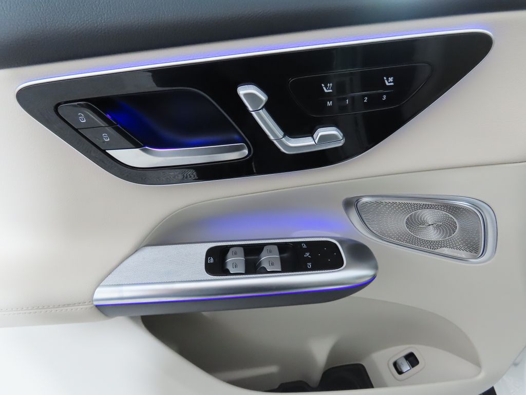 2025 Mercedes-Benz GLC 300 24
