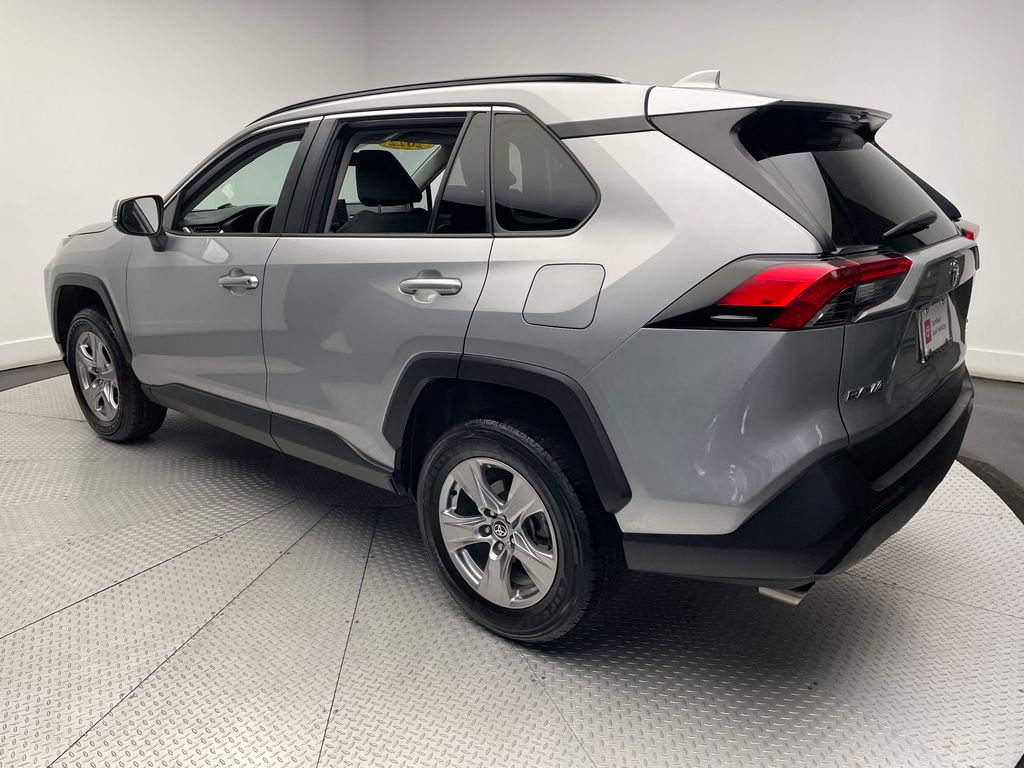 2022 Toyota RAV4 XLE 7