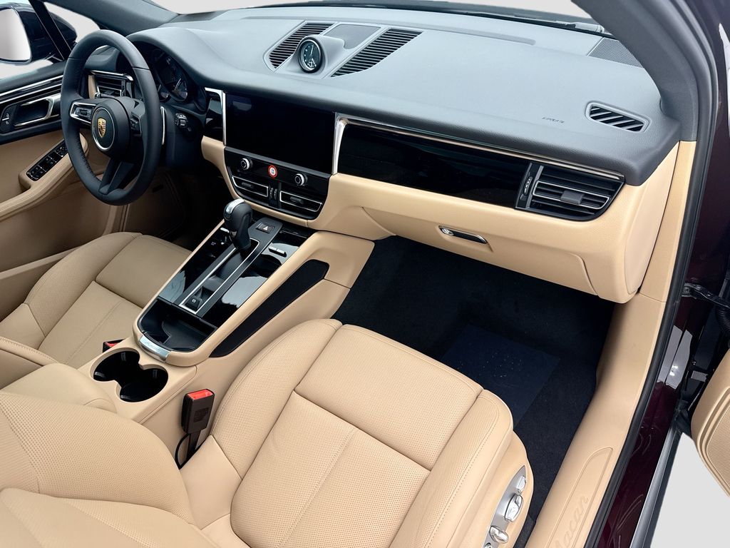 Thumbnail: 2026 Porsche Macan - 19
