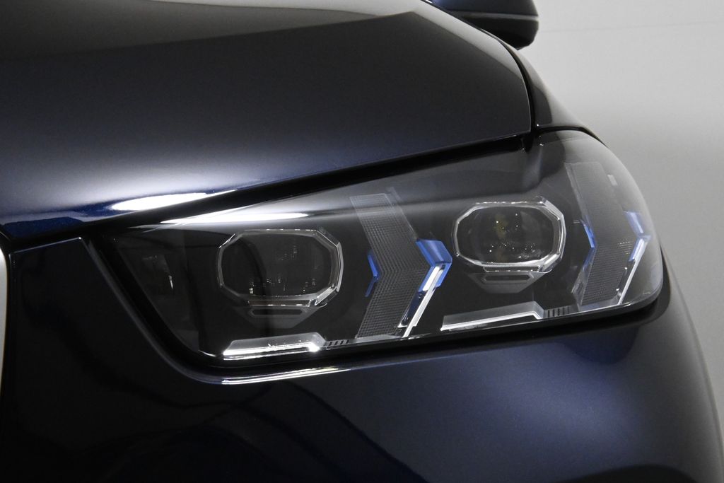 Thumbnail: 2026 BMW X5 - 11