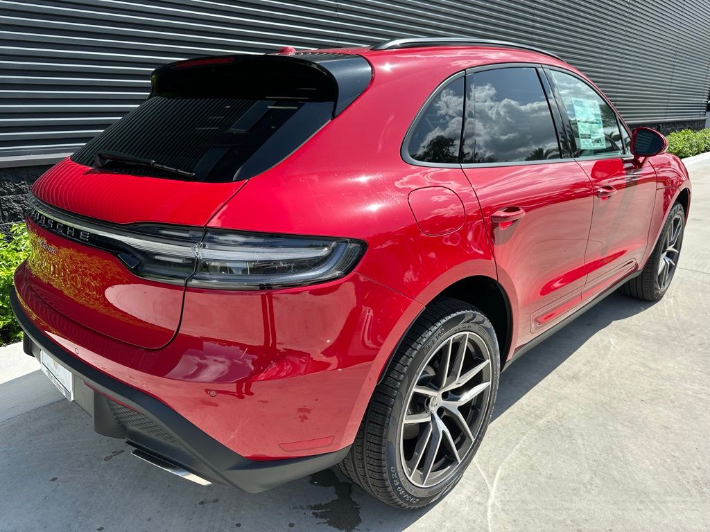 Thumbnail: 2025 Porsche Macan - 9
