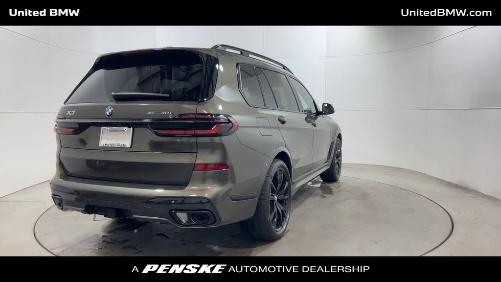 Thumbnail: 2026 BMW X7 - 8