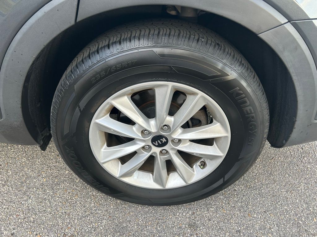 Thumbnail: 2020 Kia Sorento - 9