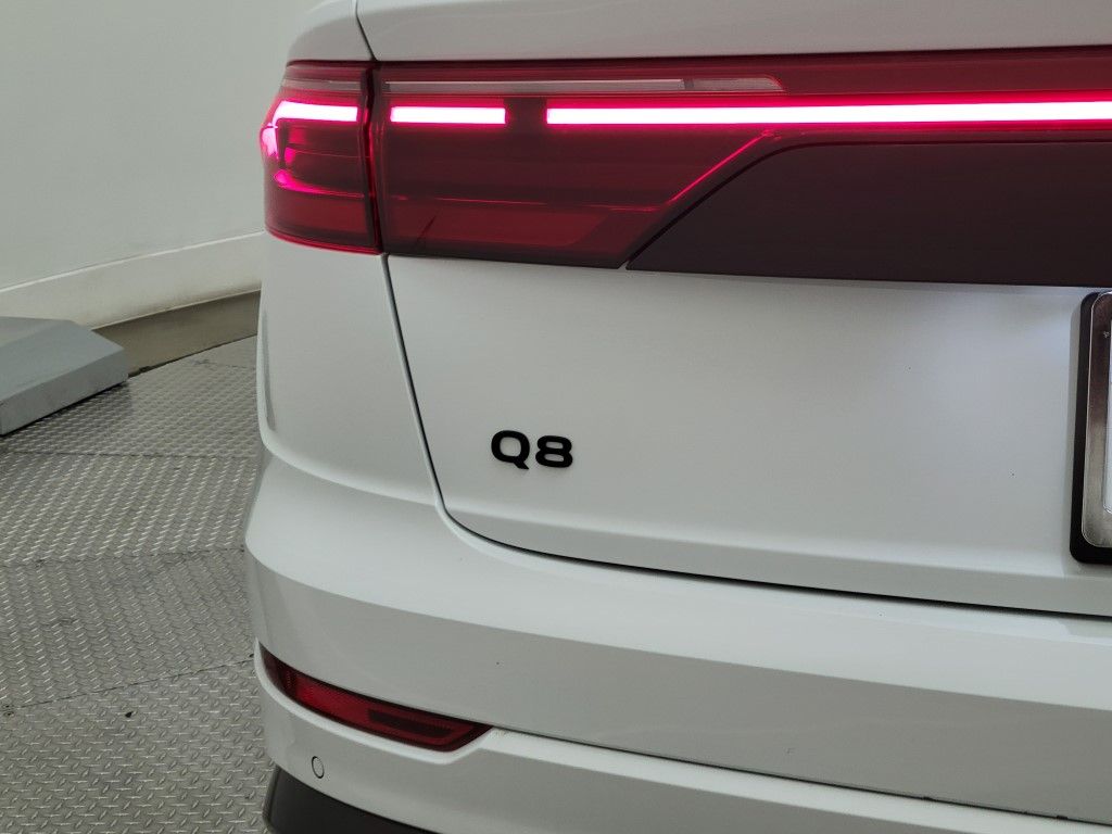 Thumbnail: 2026 Audi Q8 - 9