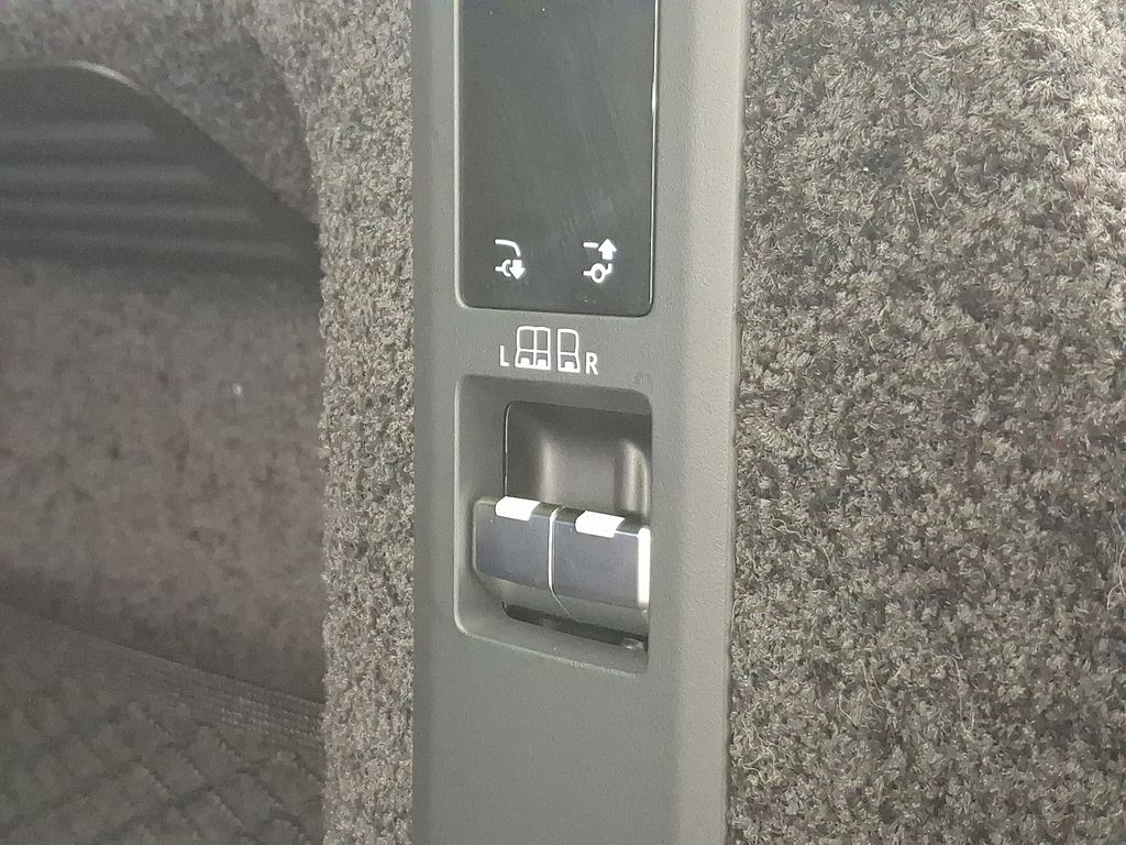 Thumbnail: 2025 Land Rover Range Rover - 30